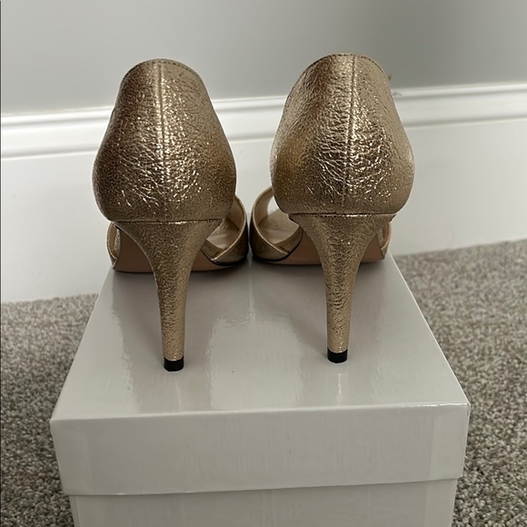 Vera Pelle Gold Heels Classic Peep-Toe Design - NEW - Picture 3 of 6